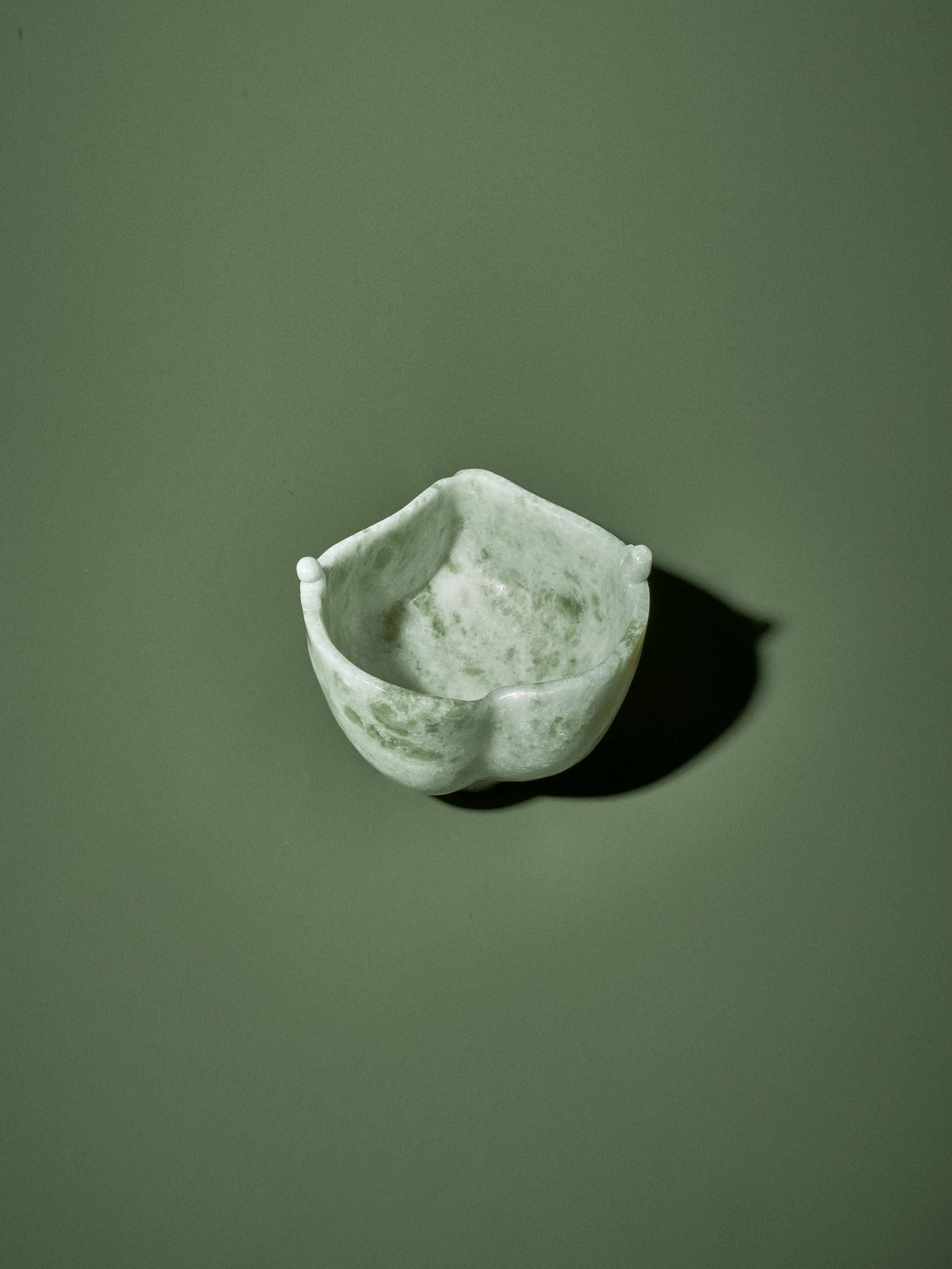 碗 - Triangular Bowl in Jade