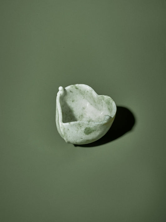 碗 - Triangular Bowl in Jade